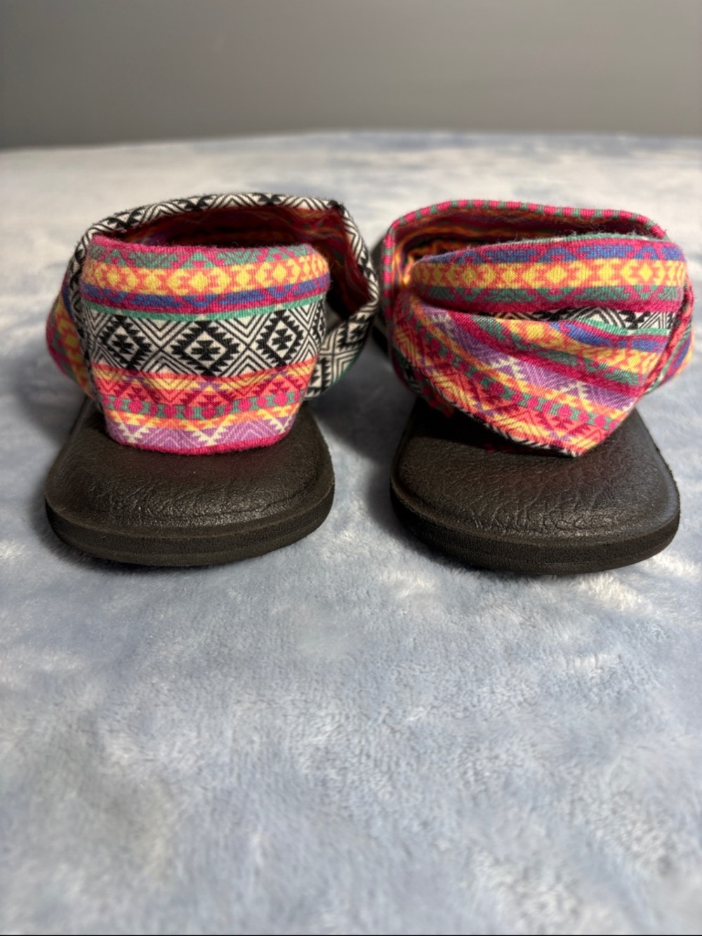 Sanuk Women's Black Yoga Sling 2 Sandals with Aztec Print Fabric Straps - Picture 5 of 6